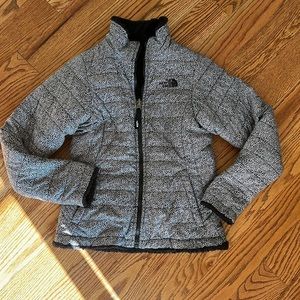 Girls The North Face reverse a jacket.